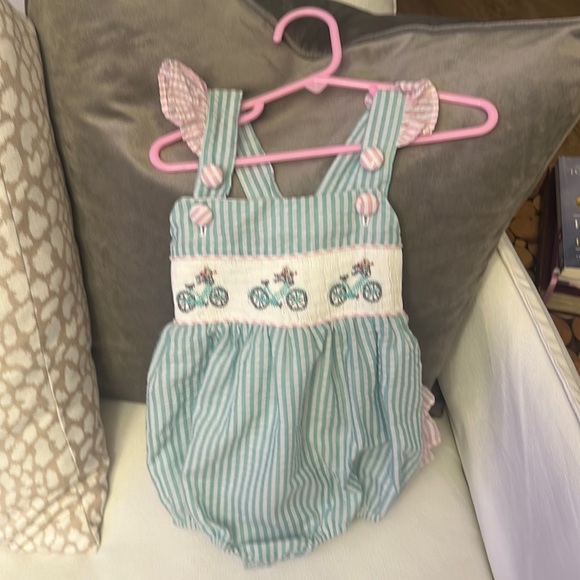 Southern Smocked Bubble - Picture 4 of 7